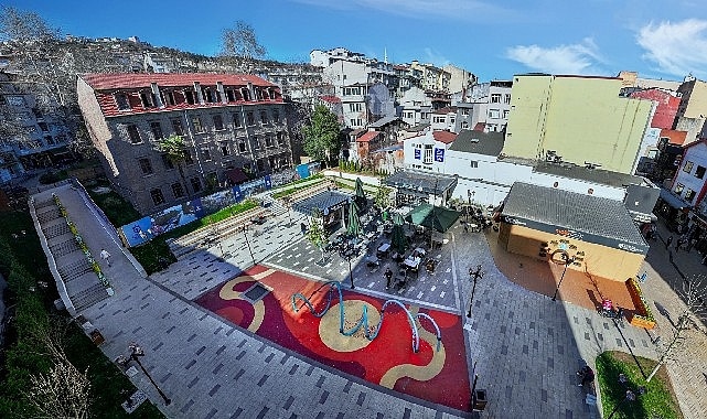 İzmit'in Kalbinde Canlı Bir Durak: Mola Park