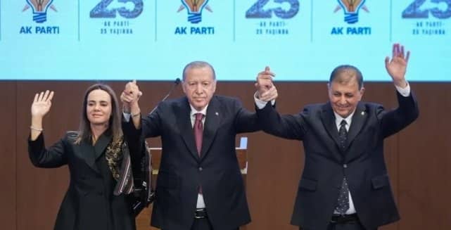 İzmir Büyükşehir Belediye Başkanı AK Parti'ye Katıldı