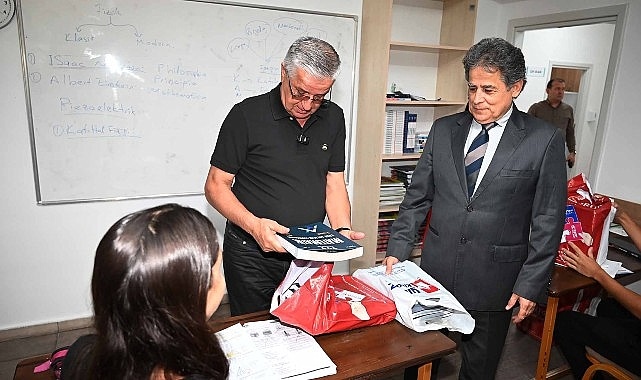 Kemer'de Üniversite Adaylarına Ücretsiz Kitap Desteği