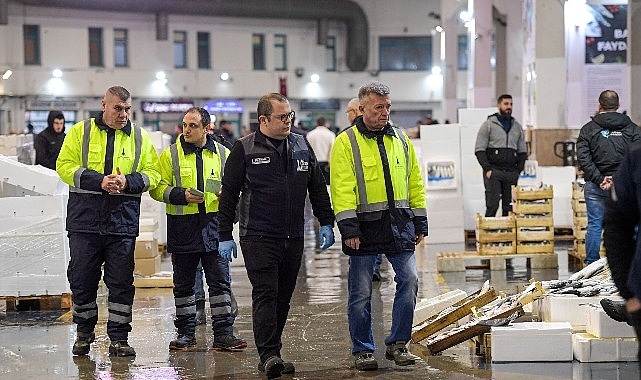 İzmir Balık Hali'nde Eylül Ayı Rekoru: 9 Bin Ton İşlem